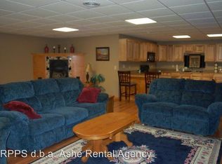 200 Beacon Dr, Jefferson, NC 28640