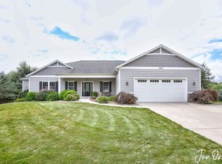 15012 Copperwood Dr, Grand Haven, MI 49417