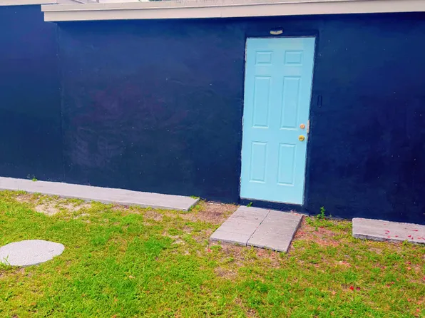 3650 NW 44th Ave, Lauderdale Lakes, FL 33319