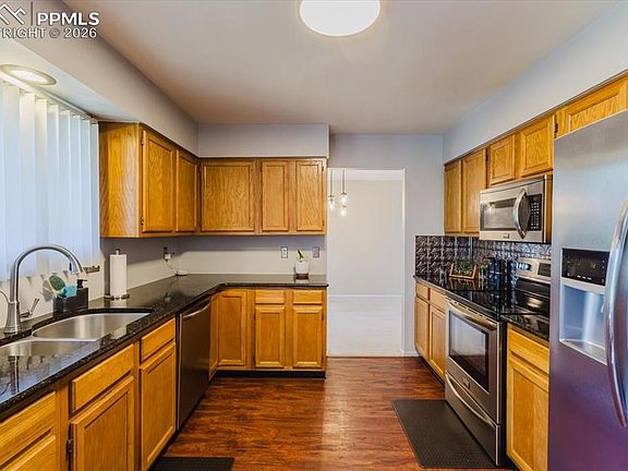 4th image of 4018 Sandberg Dr