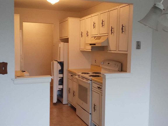 Kitchen w/new appliances