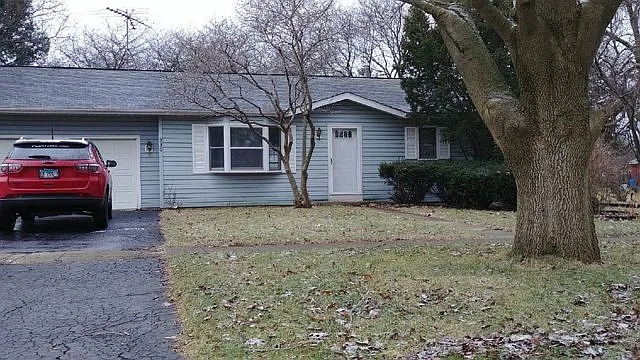 330 E North St photo 1