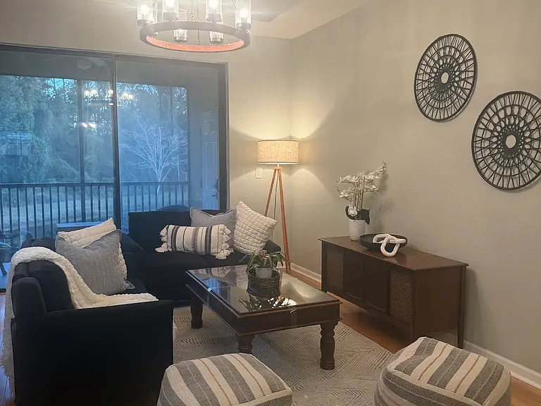 455 La Travesia Flora St #202 — Photo 6