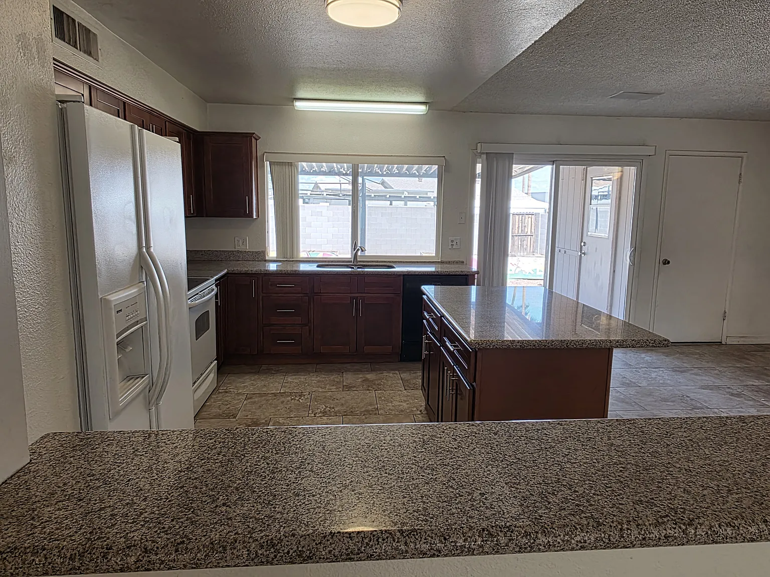 3 bed, 1238 sqft, $1,875 — Photo 4