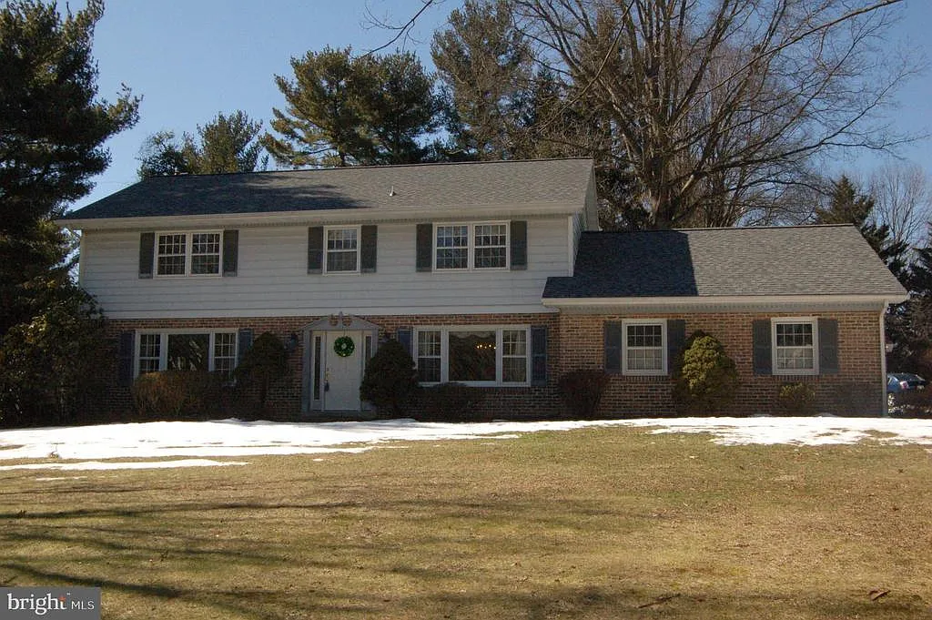1104 Amy Ln photo 1