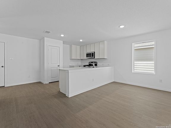 4th image of 106 Ellendale Place