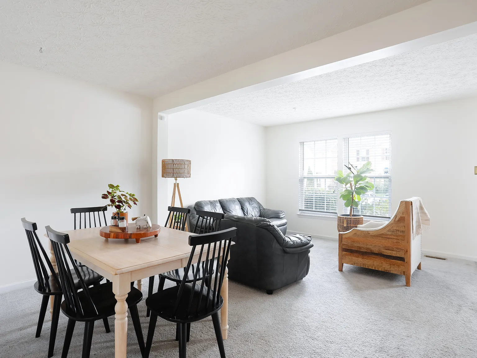 3 bed, 1980 sqft, $2,772 — Photo 3