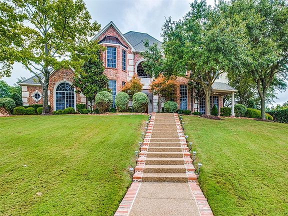 4th image of 2301 Versailles Ct