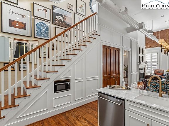 4th image of 118 W Union Street Suite A