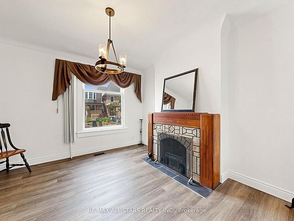 2nd image of 9 Cherry Nook Gdns
