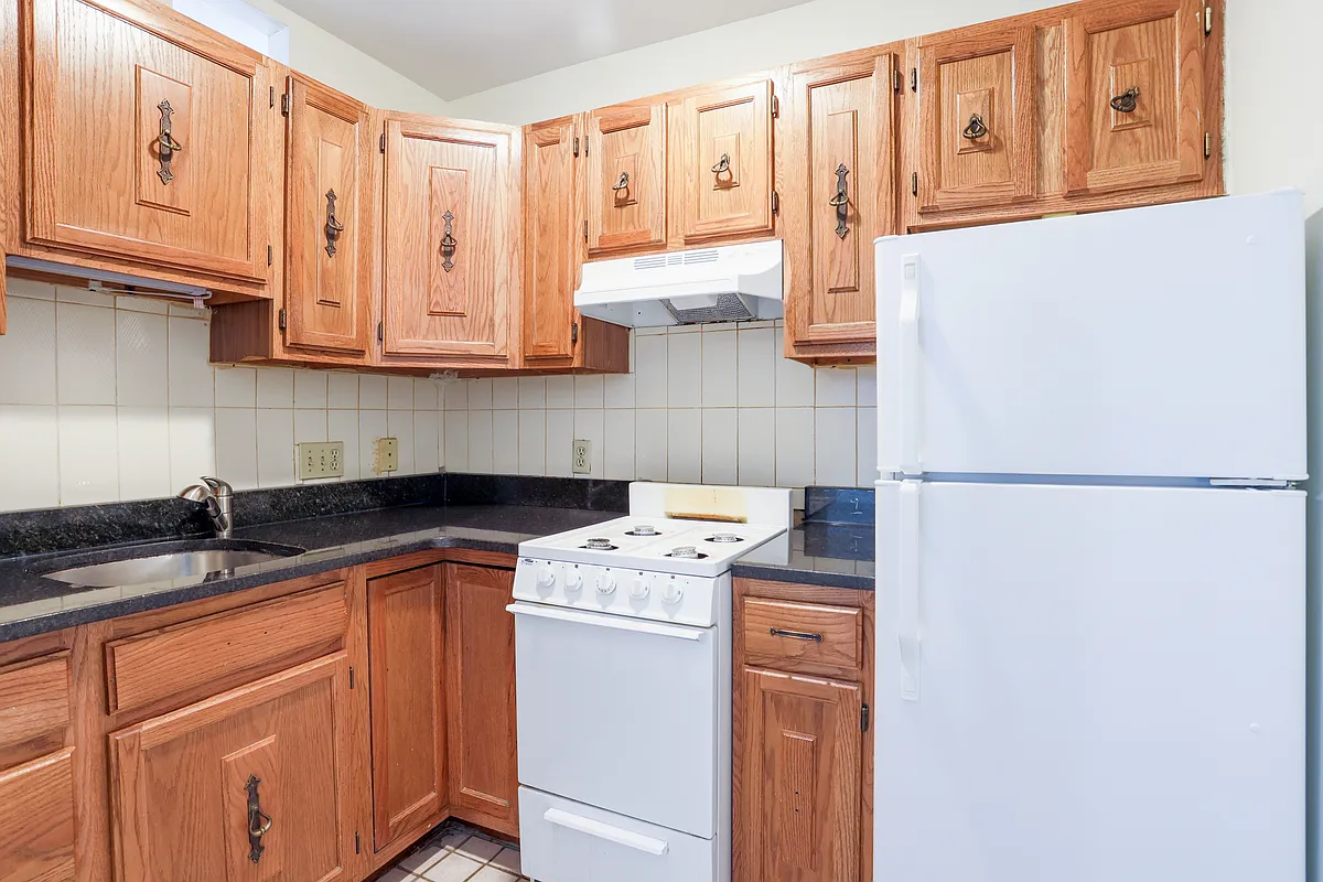 Building Photo - 58 Queensberry St #14