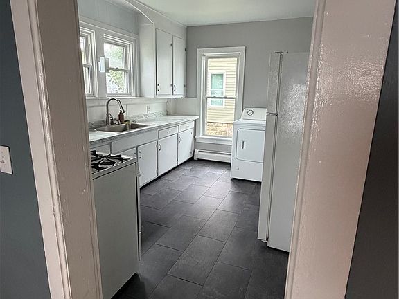 5th image of 226 King St