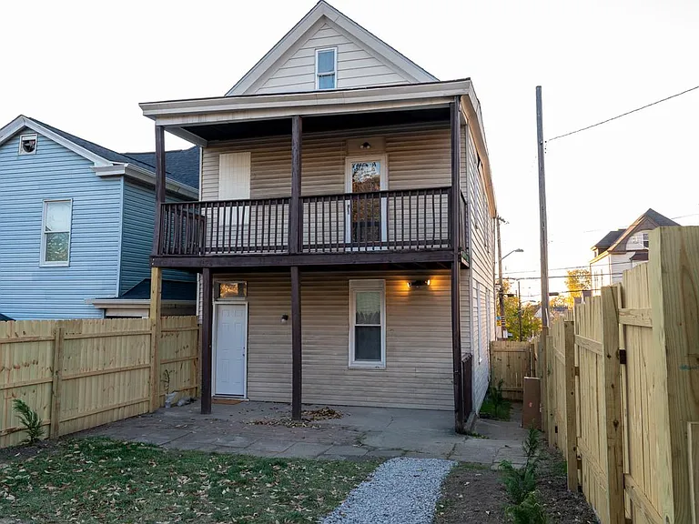 26 Allen St #1 — Photo 2