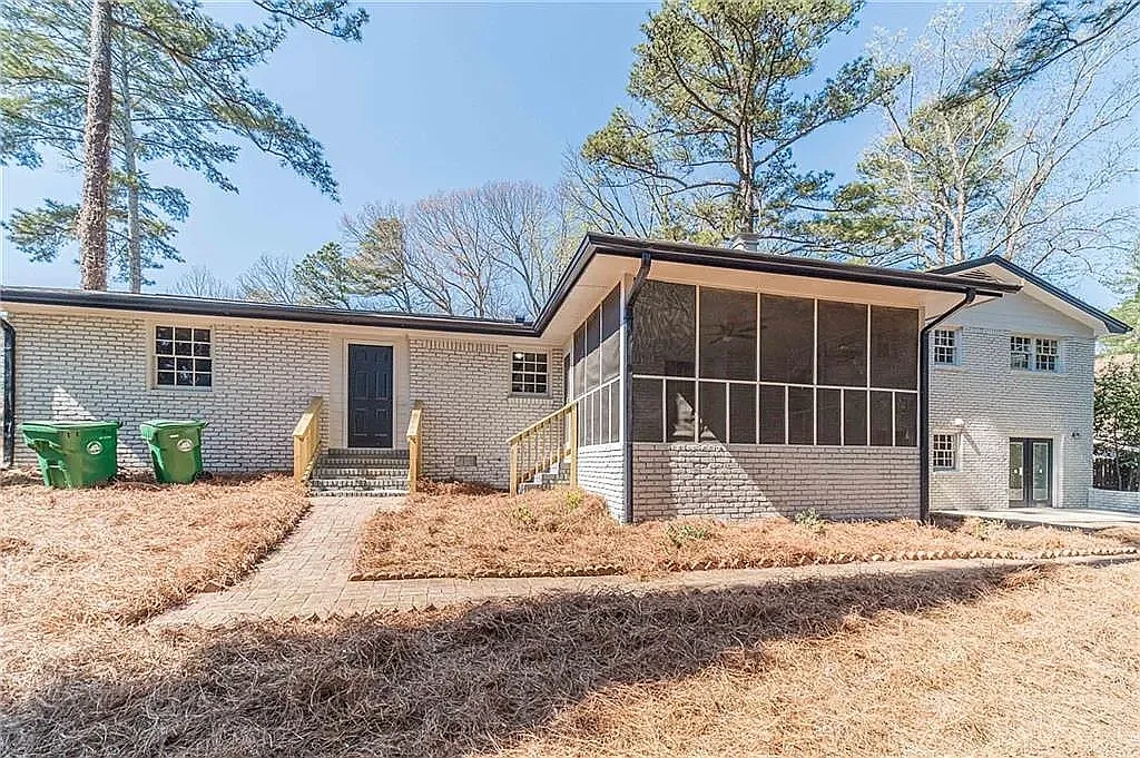 5 bed, 2339 sqft, $3,180 — Photo 4