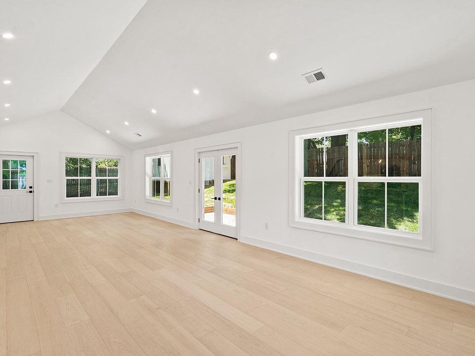 1st image of 209 Thistle Dr