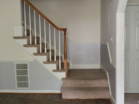 5th image of 10316 Royal Rd