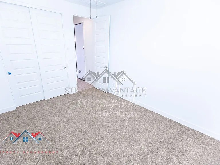 2304 E Kelly Dr — Photo 26