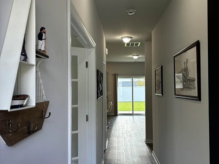 609 Parker Ct — Photo 4