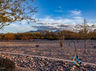 1011 N Broken Hills Dr, Green Valley, AZ 85614