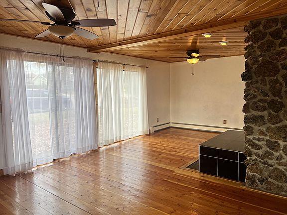 4th image of 935 N Carrington Ave