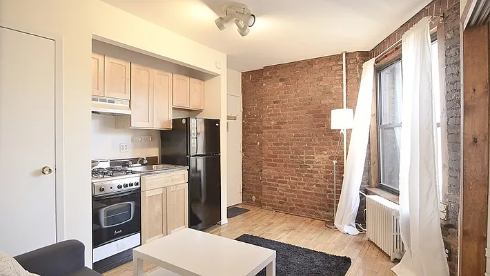 Rented by Park Property Advisors | media 15