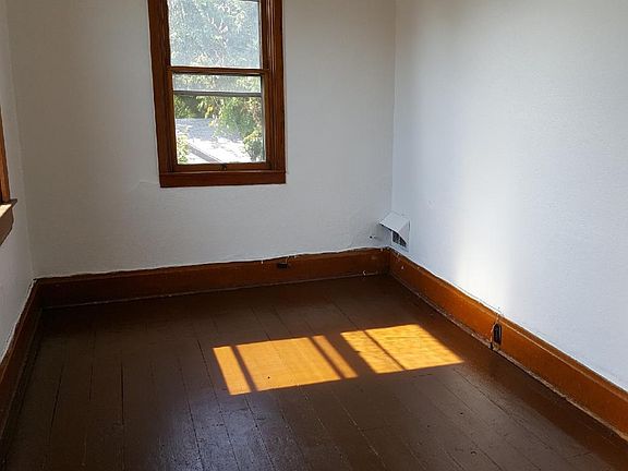 Upstairs Bedroom 2
