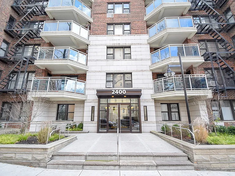 2400 Webb Ave #7K — Photo 10