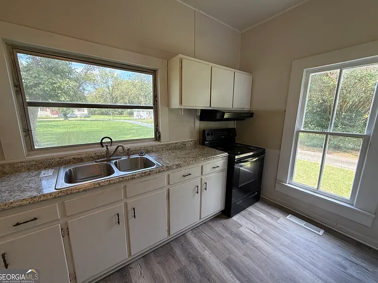 604 Shy St — Photo 35