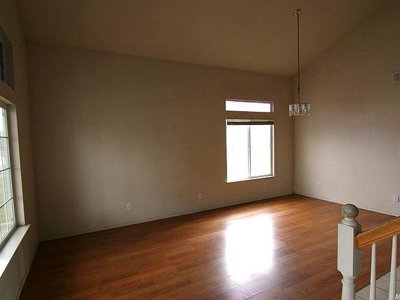 4th image of 2224 Park East Dr