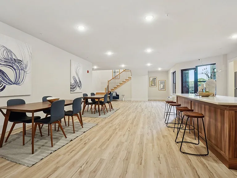 Cortlandt Terrace — Photo 8