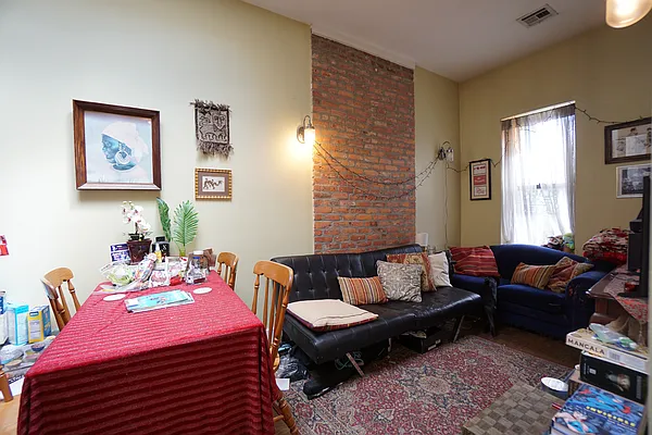 Rented by Rennit Inc. | media 35