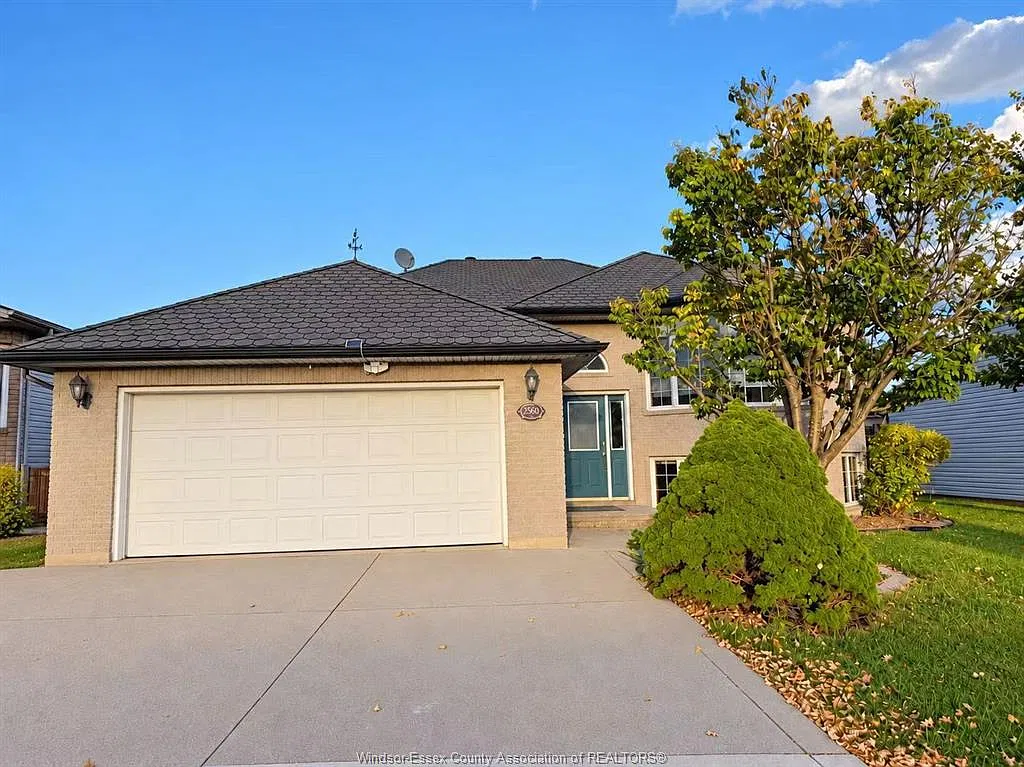 5 bed, $3,195 — Photo 2