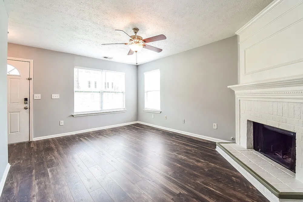 3 bed, 2.5 bath, 1390 sqft, $2,085 — Photo 4