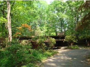 101 Red Gate Ln, Amherst, MA 01002