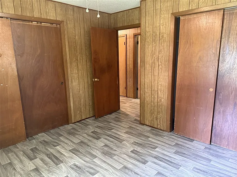 2113 Meadowview Cir — Photo 17