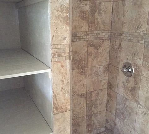 Shower with shelving