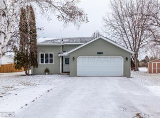 1907 53rd Ave S, Fargo, ND 58104