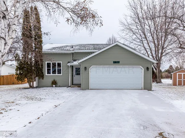 1907 53rd Ave S, Fargo, ND 58104
