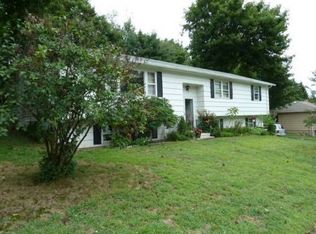 27 Anns Farm Rd, Hamden, CT 06518