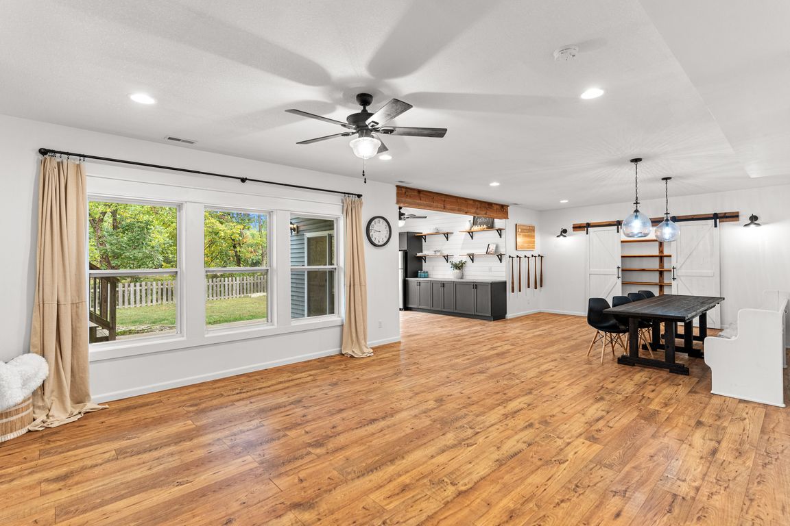 next background image