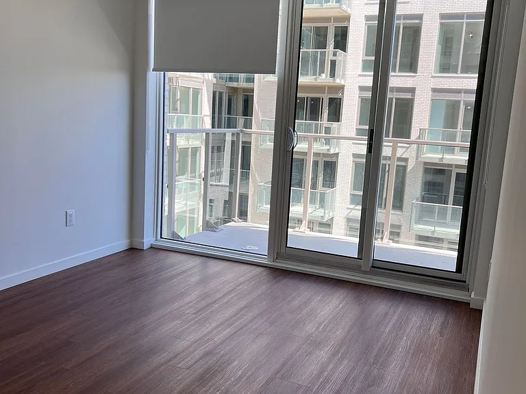 689 The Queensway #506 — Photo 12