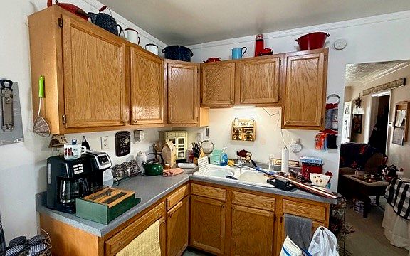 3rd image of 716 W Main St