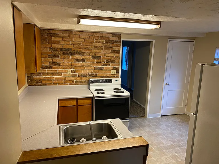 7187 N Fiske Ave — Photo 5