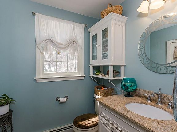 4th image of 15 Ashland Ct