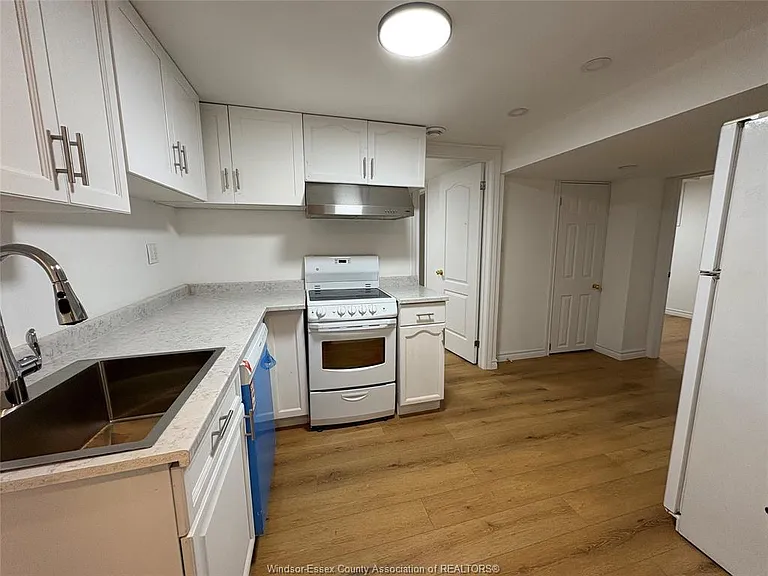 2148 Tecumseh Rd W #LOWER — Photo 2