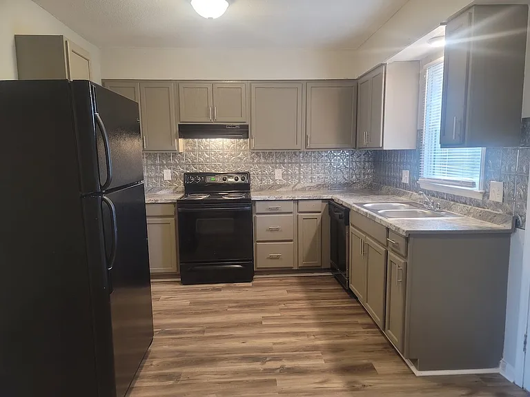 105 Plaza Oaks Rd #11 — Photo 7