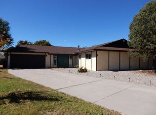 40 Paige Cir, Los Alamos, NM 87544