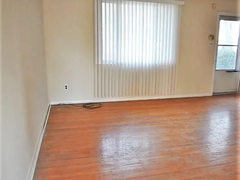4004 Gideon Rd — Photo 2