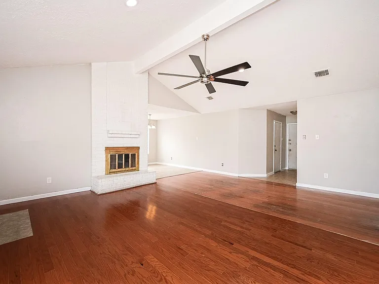 1114 Blue Diamond Dr — Photo 3
