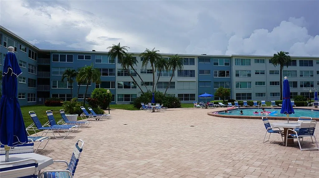 1 bed, 1.0 bath, 910 sqft, $1,950 — Photo 2